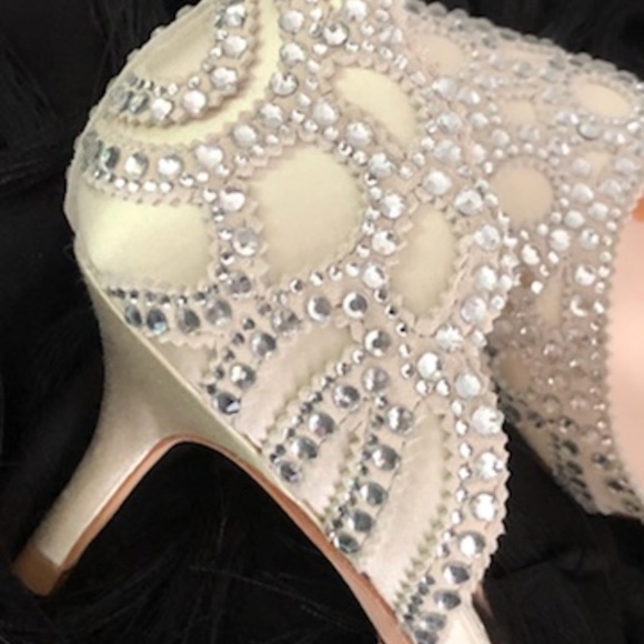 'Ginny' d'Orsay Pump by Badgley Mischka - Picture 6 of 7